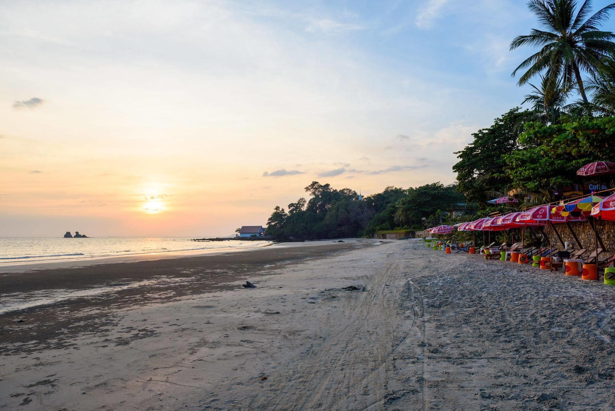 Baansuan Aokhai Beach Resort Mae Phim Esterno foto